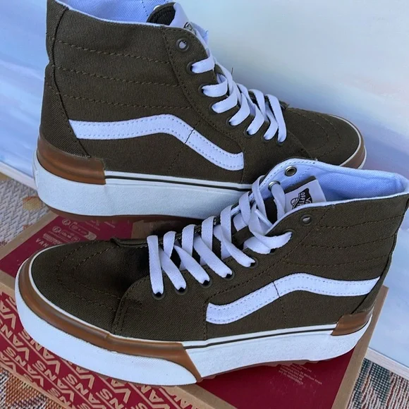 Vans WMNS Sk8-Hi Tapered
Canvas Dark Olive
VN0005U2D0L
Platforms Sneakers - Picture 11 of 16